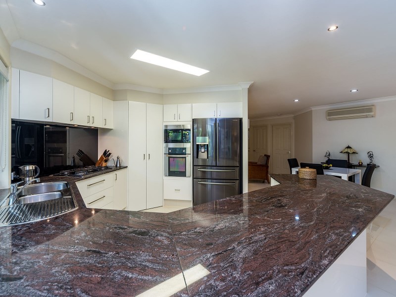 25 Fitzalan Circuit, Arundel QLD 4214