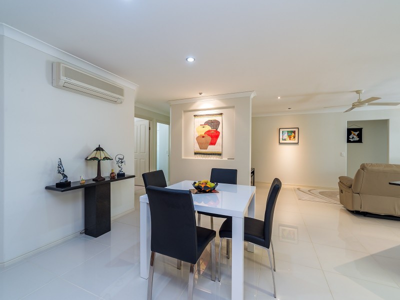 25 Fitzalan Circuit, Arundel QLD 4214