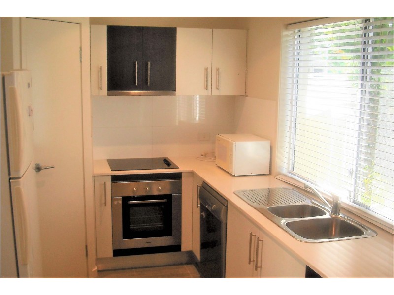 2/31 Imperial Parade, Labrador QLD 4215