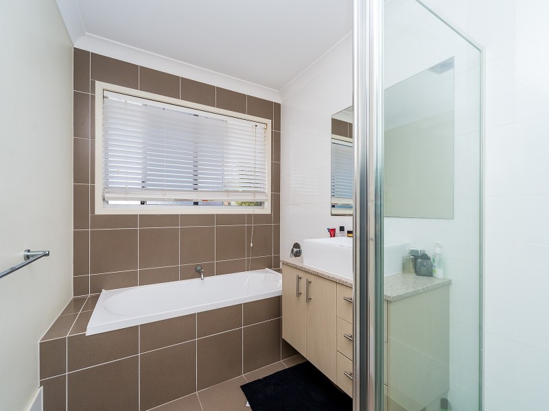 2/31 Imperial Parade, Labrador QLD 4215