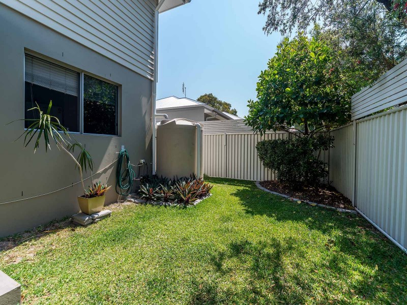 2/31 Imperial Parade, Labrador QLD 4215
