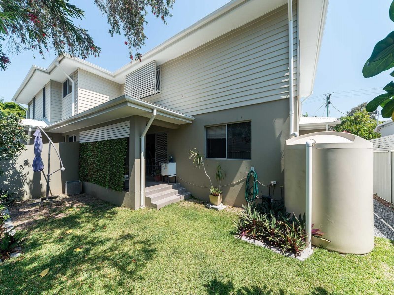 2/31 Imperial Parade, Labrador QLD 4215