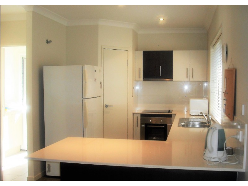 2/31 Imperial Parade, Labrador QLD 4215