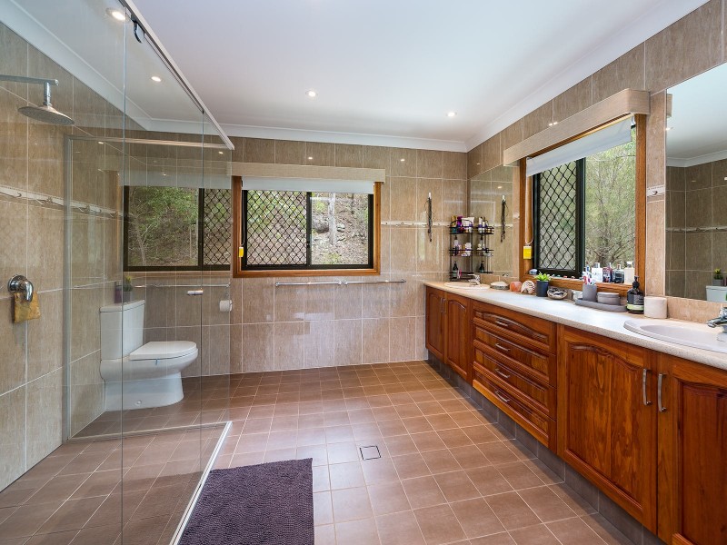 1011 Tamborine-Oxenford Road, Wongawallan QLD 4210