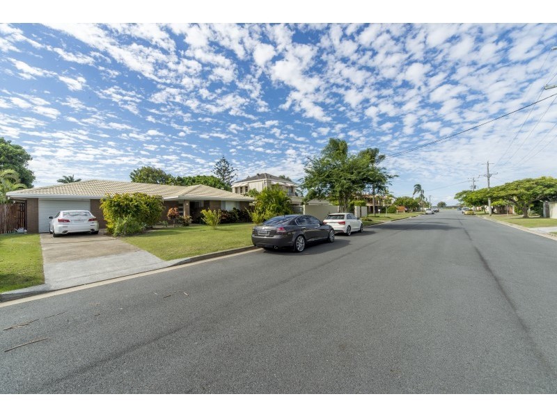 17 Runaway Bay Avenue, Runaway Bay QLD 4216