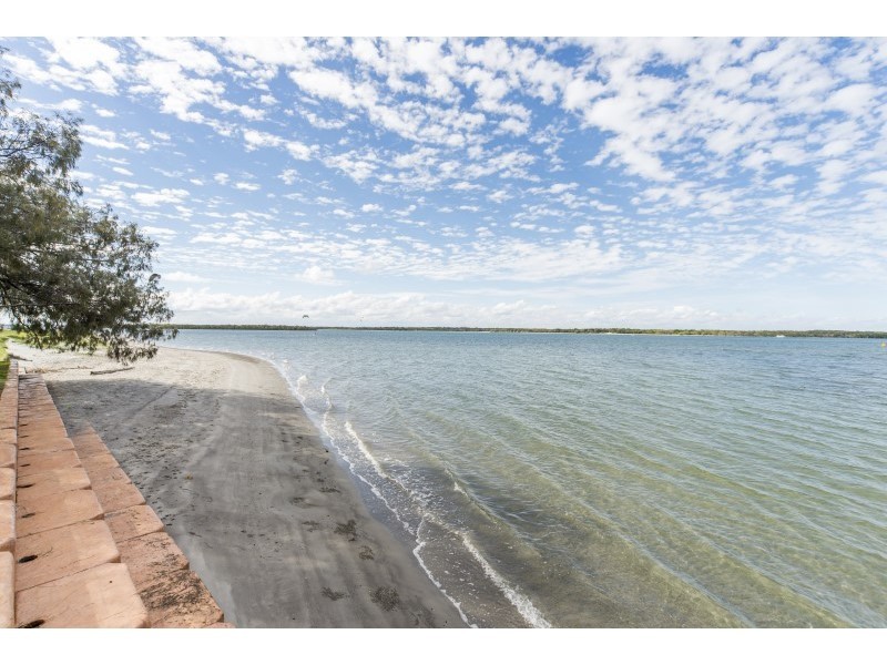 17 Runaway Bay Avenue, Runaway Bay QLD 4216