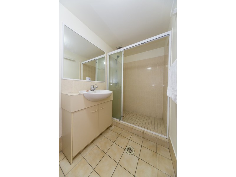 8/37 Bayview Street, Runaway Bay QLD 4216