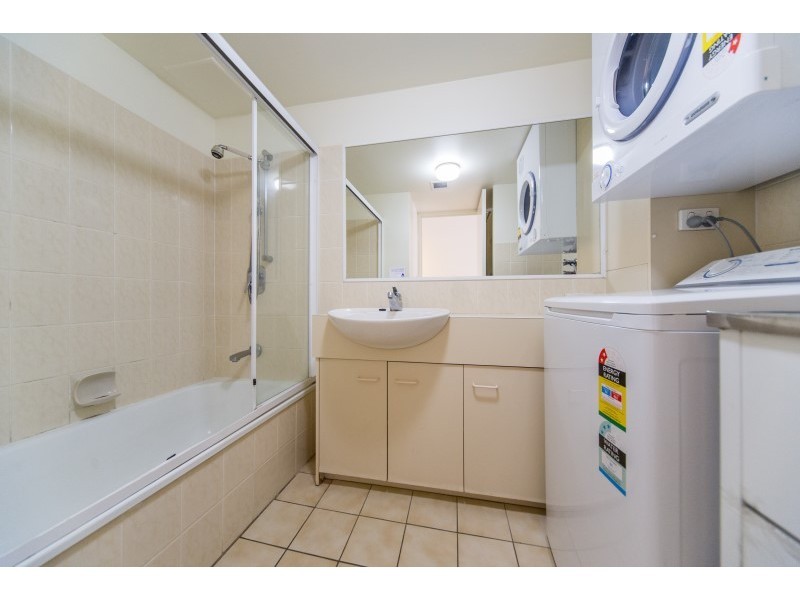 8/37 Bayview Street, Runaway Bay QLD 4216