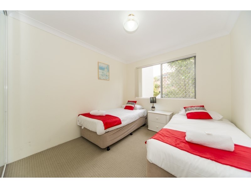 8/37 Bayview Street, Runaway Bay QLD 4216
