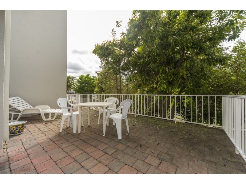 8/37 Bayview Street, Runaway Bay QLD 4216