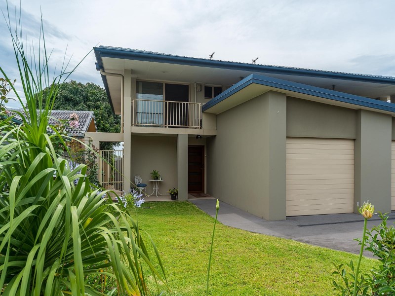 2/15 Ashbourne Terrace, Biggera Waters QLD 4216