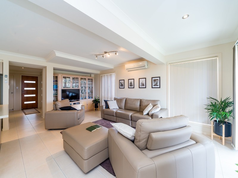 2/15 Ashbourne Terrace, Biggera Waters QLD 4216