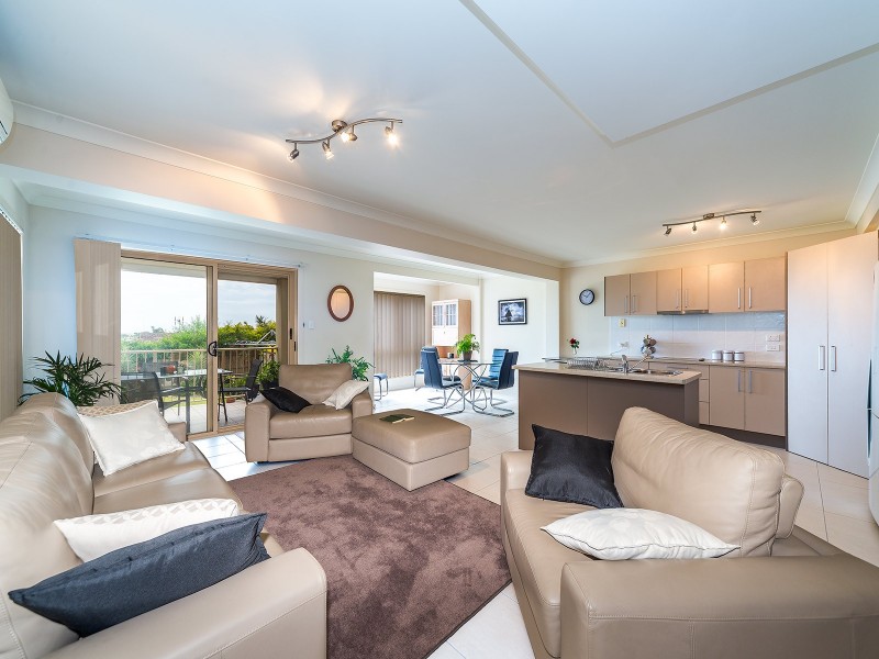 2/15 Ashbourne Terrace, Biggera Waters QLD 4216
