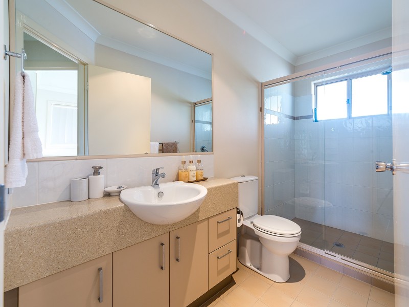 2/15 Ashbourne Terrace, Biggera Waters QLD 4216