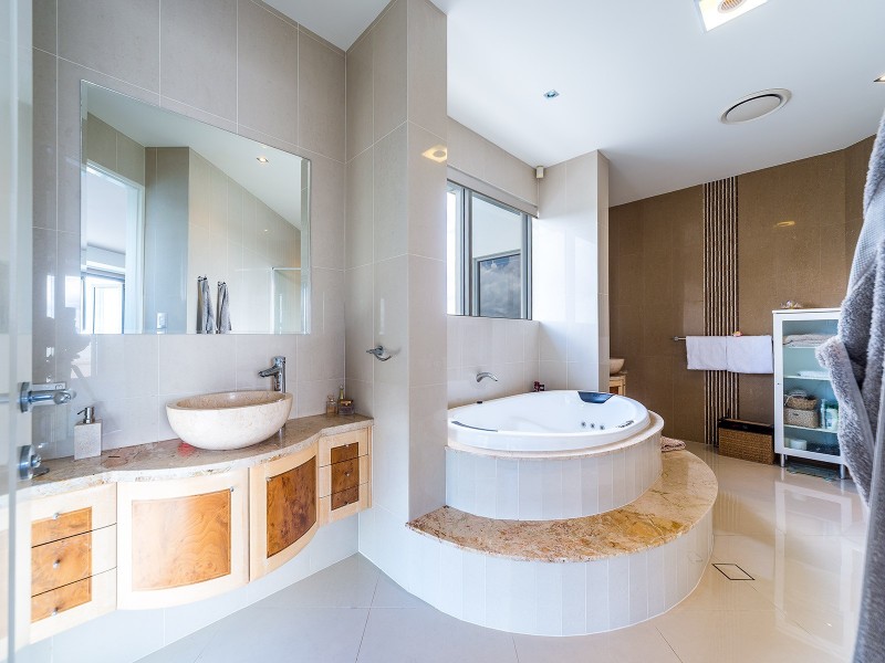 64 The Sovereign Mile, Paradise Point QLD 4216