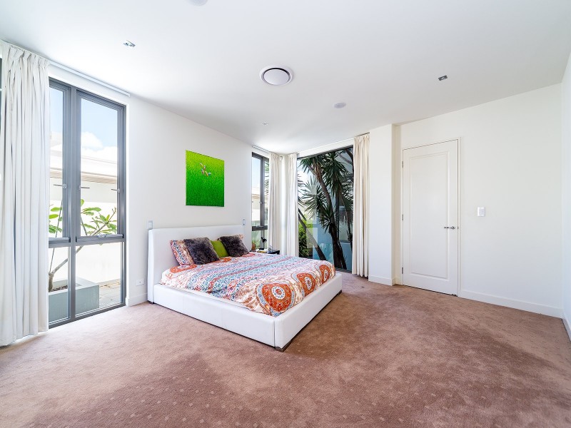 64 The Sovereign Mile, Paradise Point QLD 4216