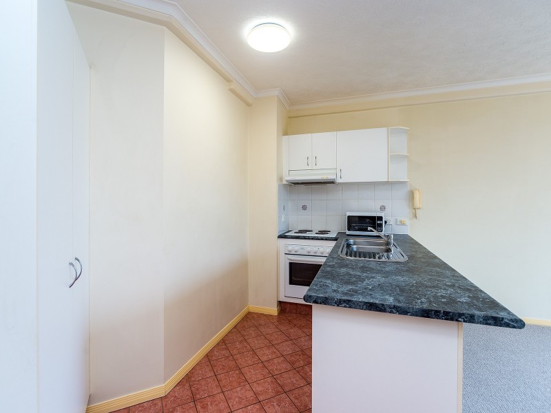 16/10 Bath Street, Labrador QLD 4215