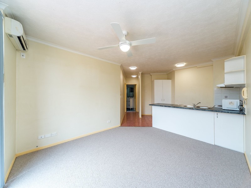 16/10 Bath Street, Labrador QLD 4215