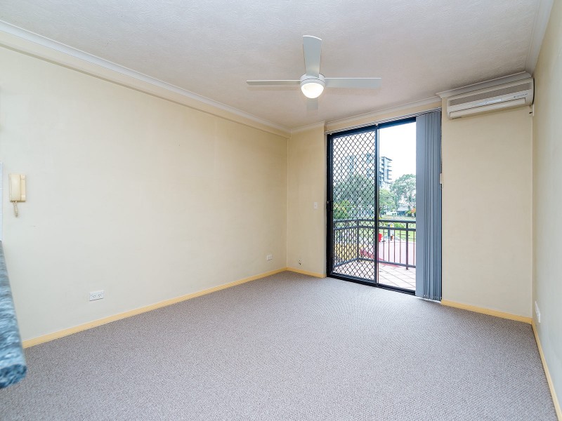 16/10 Bath Street, Labrador QLD 4215