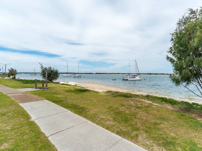 4/242 Marine Parade, Labrador QLD 4215