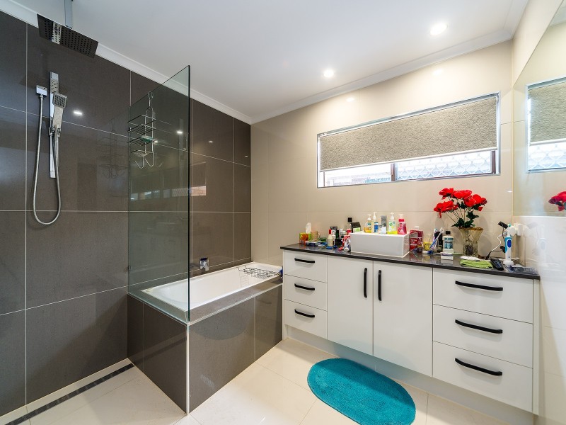 26 Morala Avenue, Runaway Bay QLD 4216