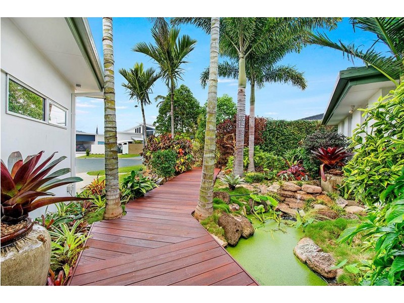 9 Pimaga Place, Runaway Bay QLD 4216