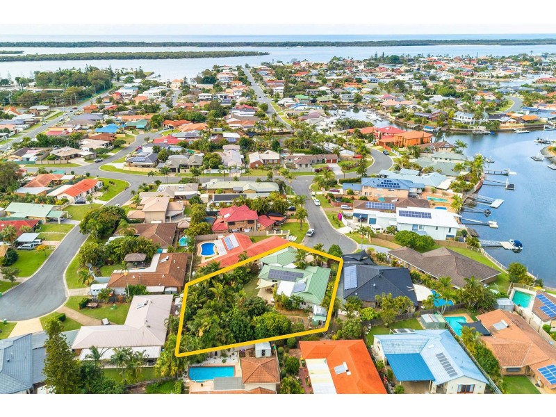 9 Pimaga Place, Runaway Bay QLD 4216