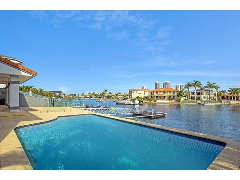 9 Folkstone Place, Runaway Bay QLD 4216