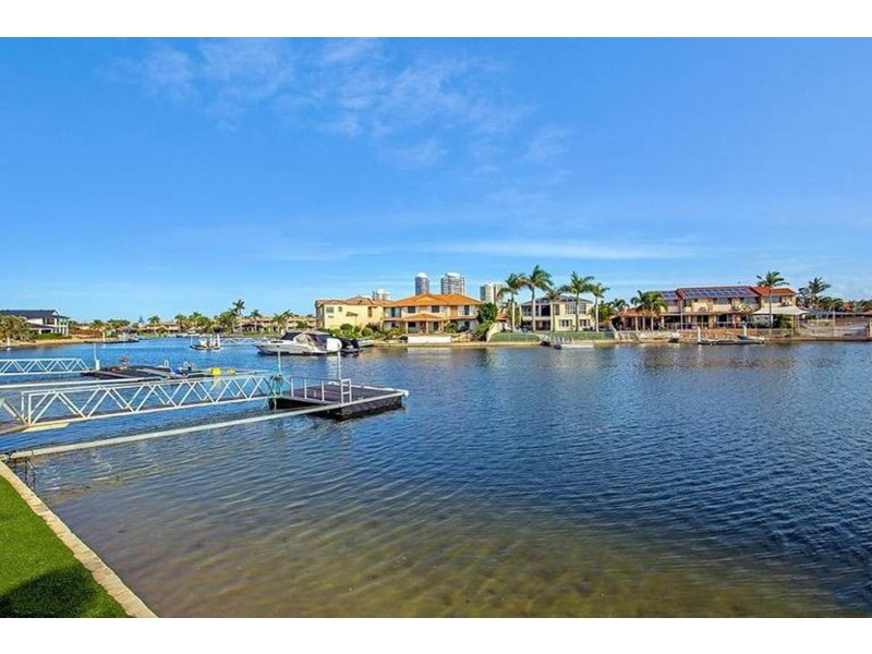 9 Folkstone Place, Runaway Bay QLD 4216