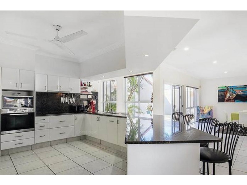 9 Folkstone Place, Runaway Bay QLD 4216