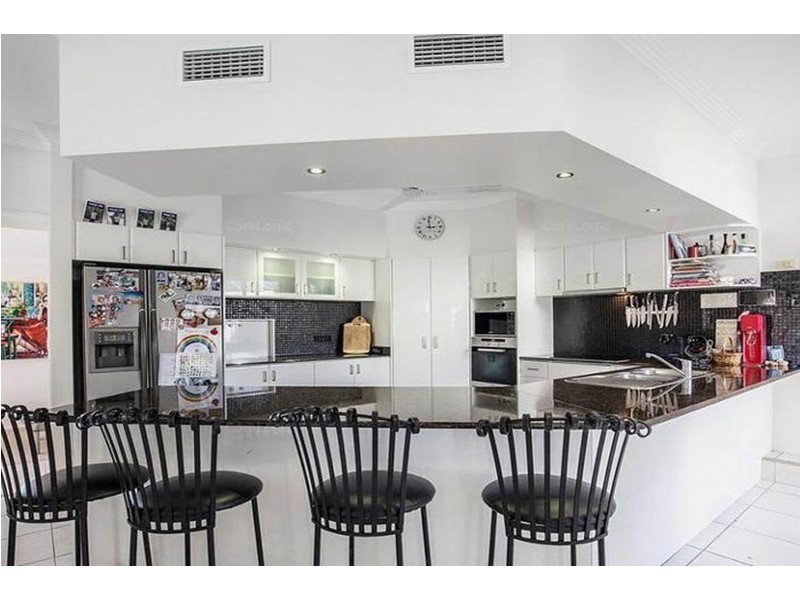 9 Folkstone Place, Runaway Bay QLD 4216