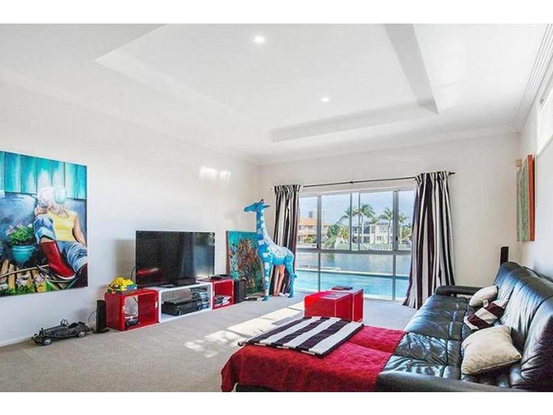 9 Folkstone Place, Runaway Bay QLD 4216