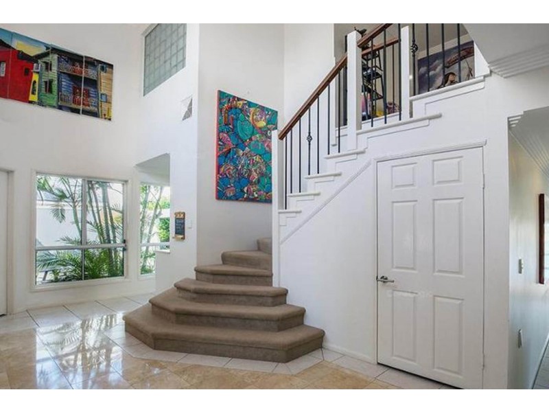 9 Folkstone Place, Runaway Bay QLD 4216