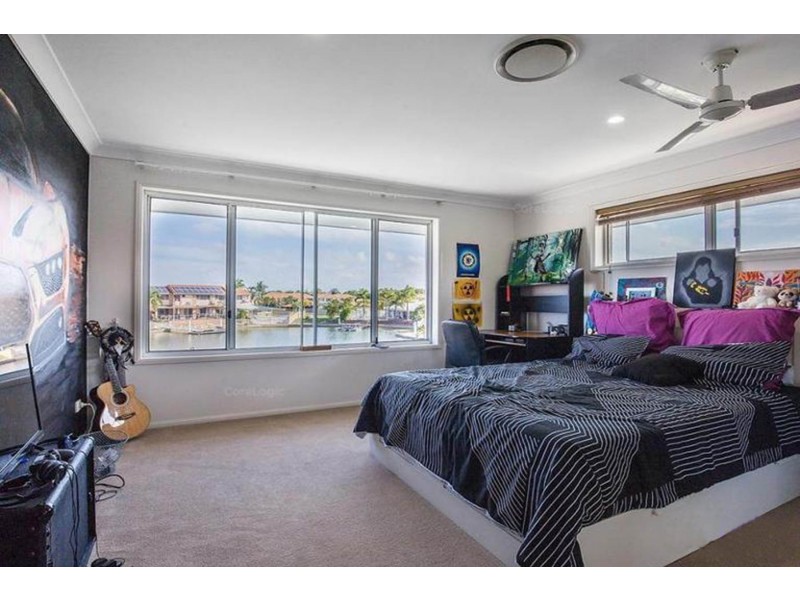 9 Folkstone Place, Runaway Bay QLD 4216