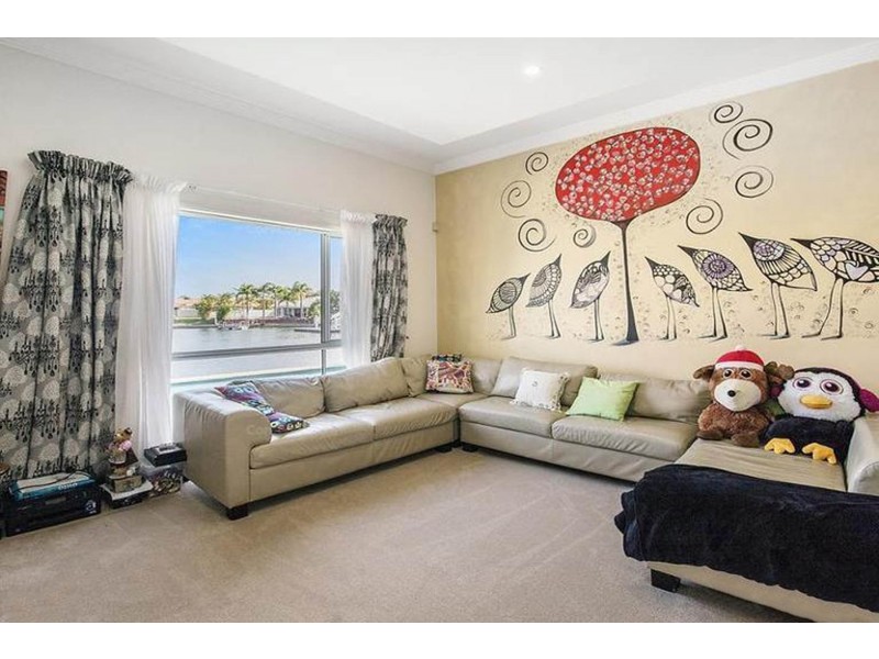 9 Folkstone Place, Runaway Bay QLD 4216