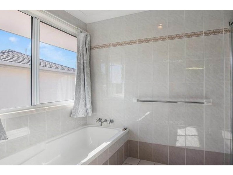 9 Folkstone Place, Runaway Bay QLD 4216