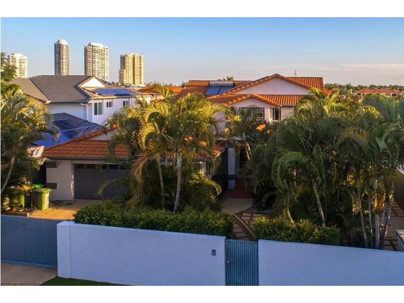 9 Folkstone Place, Runaway Bay QLD 4216