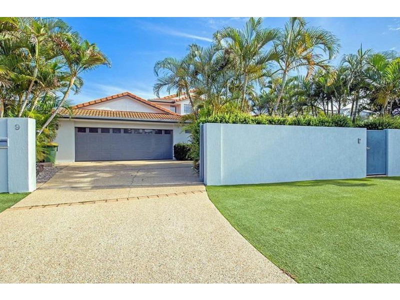 9 Folkstone Place, Runaway Bay QLD 4216