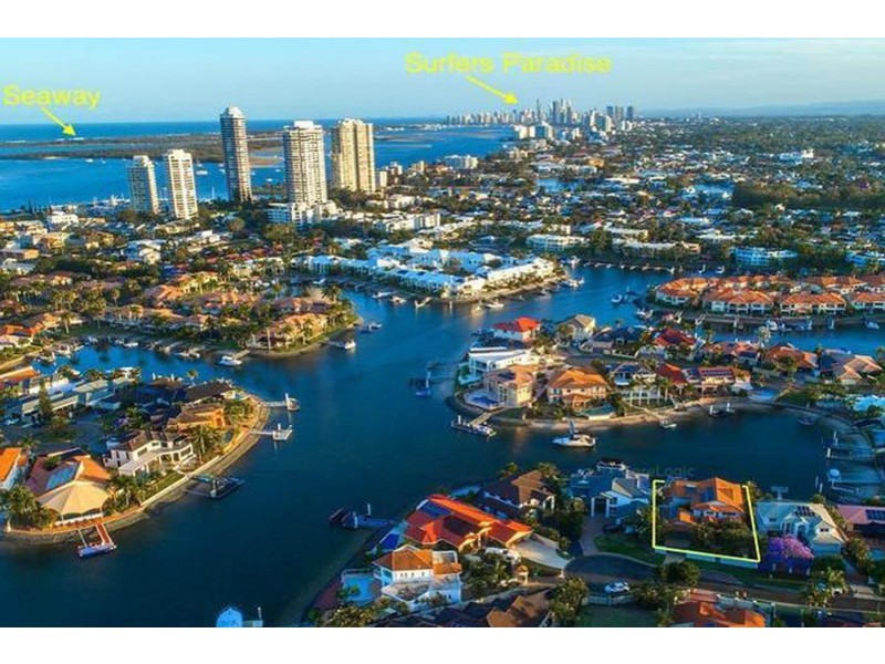 9 Folkstone Place, Runaway Bay QLD 4216