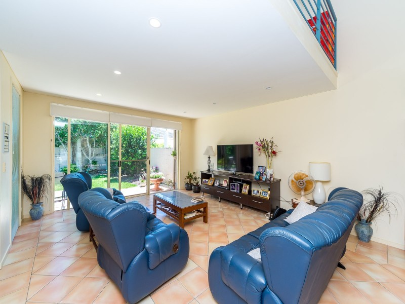 1/21 Runaway Bay Avenue, Runaway Bay QLD 4216