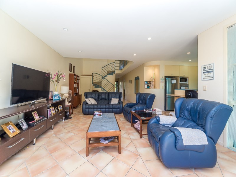 1/21 Runaway Bay Avenue, Runaway Bay QLD 4216