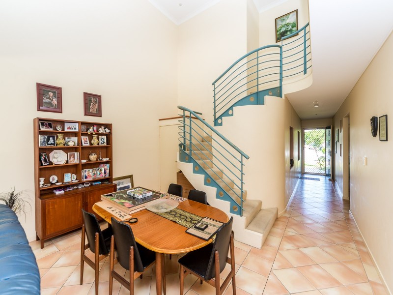 1/21 Runaway Bay Avenue, Runaway Bay QLD 4216