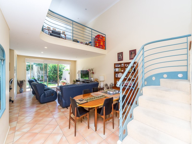 1/21 Runaway Bay Avenue, Runaway Bay QLD 4216