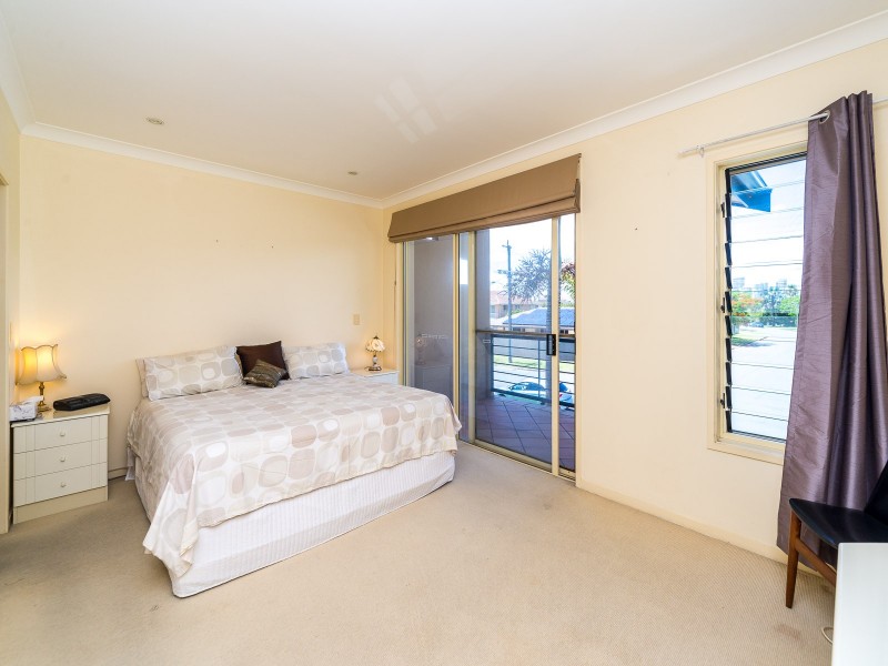 1/21 Runaway Bay Avenue, Runaway Bay QLD 4216