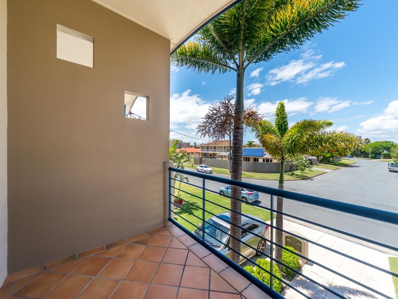 1/21 Runaway Bay Avenue, Runaway Bay QLD 4216