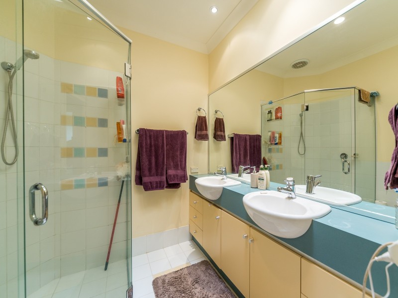 1/21 Runaway Bay Avenue, Runaway Bay QLD 4216