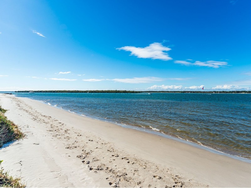 1/21 Runaway Bay Avenue, Runaway Bay QLD 4216