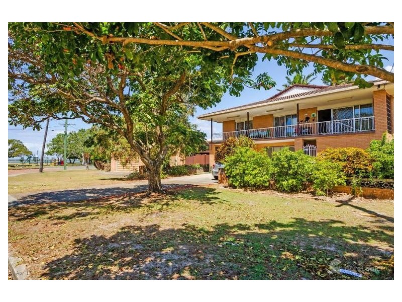 4 Falkinder Avenue, Paradise Point QLD 4216