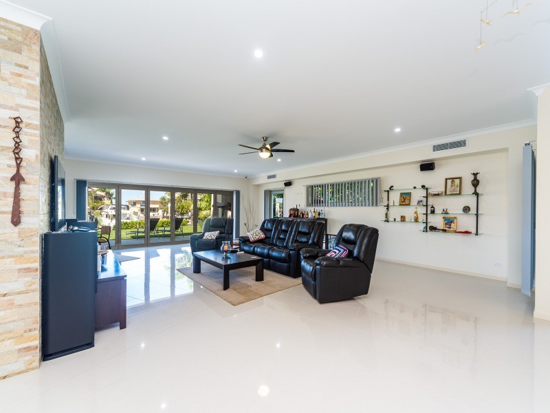 5A Huon Crescent, Runaway Bay QLD 4216