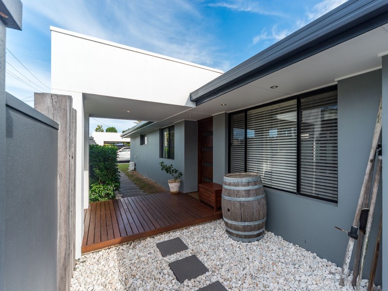 1 Mulkarra Street, Biggera Waters QLD 4216